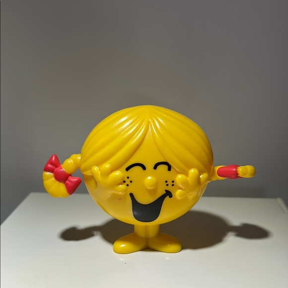 Yellow and Blue Action Figures Playset - Picture 5 of 10